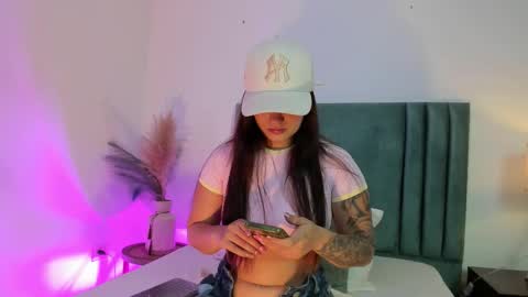 Snapshot of loreleibell chatting on September 15, 11:33 am LoreleiBell online show from September 15, 11:33 am