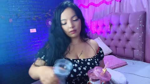 Snapshot of loren_44tits chatting on February 26, 12:20 am Loren online show from February 26, 12:20 am