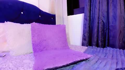 lesly lorena online show from March 6, 11:15 pm