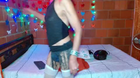 Lorena Capelli online show from February 15, 10:11 am