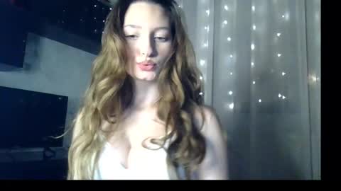 Lorenne online show from November 30, 9:00 pm