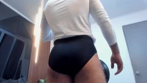  L O R E N Z O  Thumbs Up help  online show from November 24, 6:39 pm