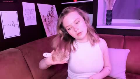 Snapshot of lorettacarnley chatting on February 9, 7:09 pm Alice online show from February 9, 7:09 pm