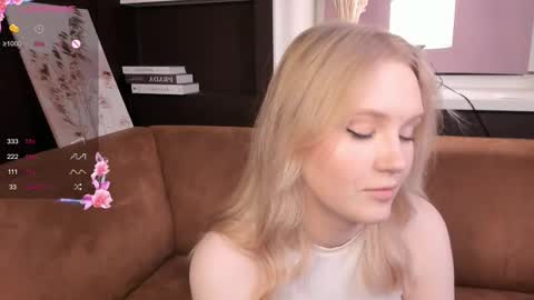 Snapshot of lorettacarnley chatting on March 6, 10:15 pm Alice online show from March 6, 10:15 pm