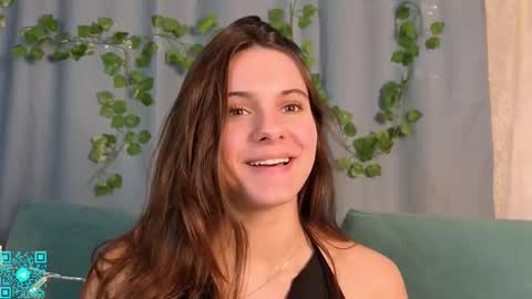 Chloe for Fan BlackHole online show from October 10, 5:30 pm