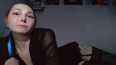 loreyy_ online show from December 19, 8:48 pm