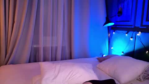 Lori online show from July 22, 6:43 pm
