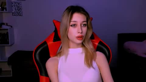 Lori online show from October 17, 6:12 pm