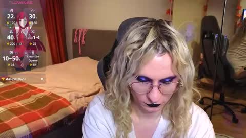 Lori -----------------------------------    online show from November 12, 3:25 pm