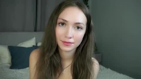 Naomi online show from September 18, 9:30 pm