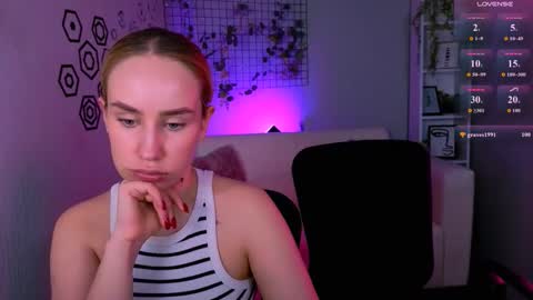 Lora for u online show from October 18, 12:26 am