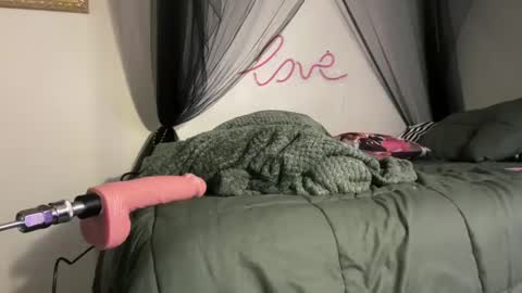 Snapshot of lottiepoppie chatting on February 20, 8:50 am Lottiepoppie online show from February 20, 8:50 am