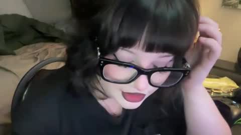 Snapshot of lottiepoppie chatting on December 20, 3:25 am Lottiepoppie online show from December 20, 3:25 am