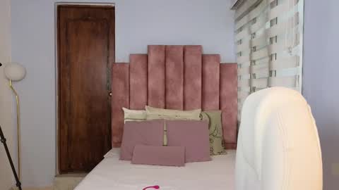 Snapshot of lou_rosse chatting on February 26, 8:25 pm Lou Rosse online show from February 26, 8:25 pm