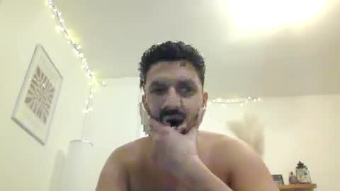 louie_dog online show from February 7, 7:59 pm