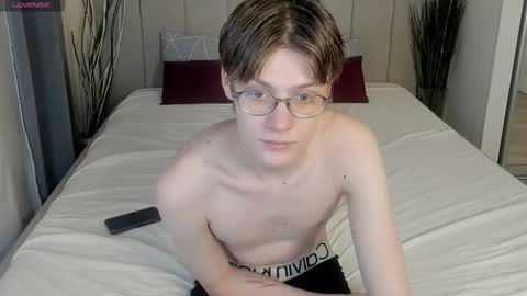 louie_evans online show from November 13, 5:54 am