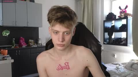 louie_evans online show from April 17, 10:17 am