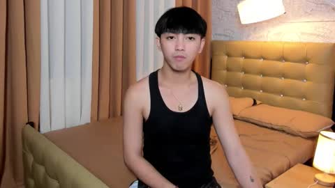 Snapshot of louieismy_name chatting on October 16, 8:03 am ignot ursh online show from October 16, 8:03 am