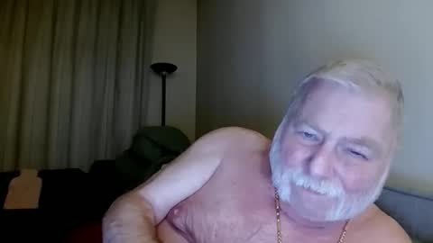 louis_chokdee online show from December 5, 7:11 pm