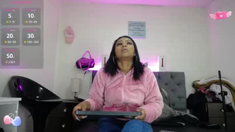 Snapshot of louise_nails chatting on February 27, 11:50 am LouIse online show from February 27, 11:50 am