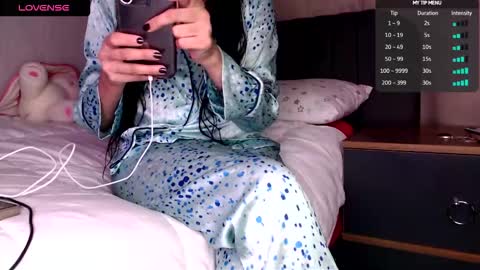 Snapshot of loula03 chatting on October 26, 6:40 pm   online show from October 26, 6:40 pm