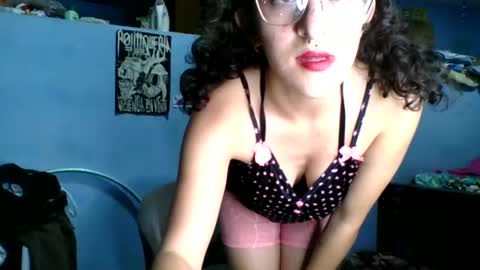 Snapshot of love_electra chatting on February 4, 1:23 am love_electra online show from February 4, 1:23 am
