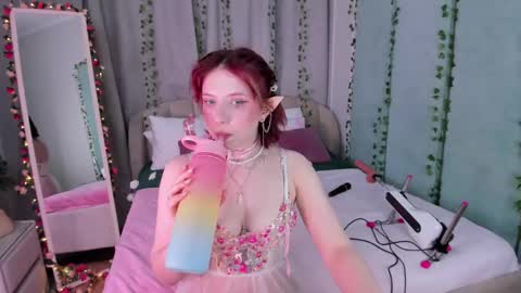 Snapshot of love_is_lola chatting on February 11, 4:11 am Lola online show from February 11, 4:11 am