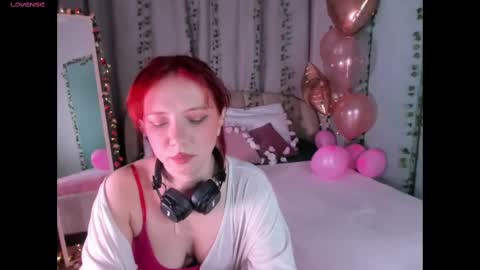 Snapshot of love_is_lola chatting on February 17, 1:04 am Lola online show from February 17, 1:04 am