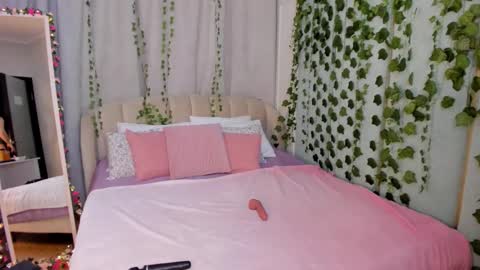 Lola online show from January 7, 11:54 pm