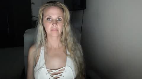 LoVe On  online show from May 10, 2:18 am
