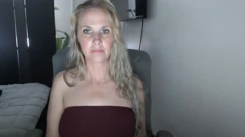 LoVe On  online show from May 6, 8:04 pm