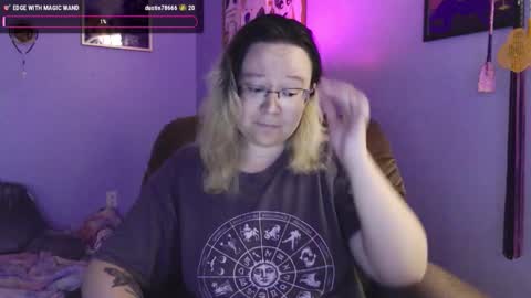 love_you_julia online show from November 5, 9:50 pm