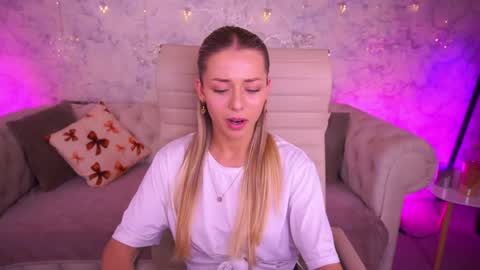 loveedove online show from May 11, 1:18 pm