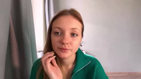 Ella online show from November 25, 7:07 am