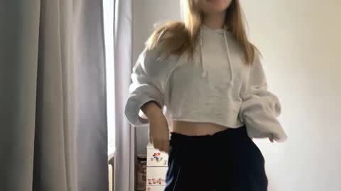 Ella online show from October 27, 6:13 am