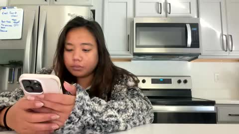 Love online show from January 25, 8:00 pm