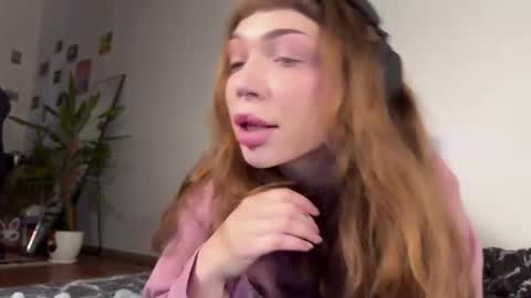 Snapshot of lovelorn_ chatting on January 10, 7:14 am Elsa online show from January 10, 7:14 am