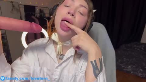 Snapshot of lovelorn_ chatting on December 20, 6:08 am Elsa online show from December 20, 6:08 am