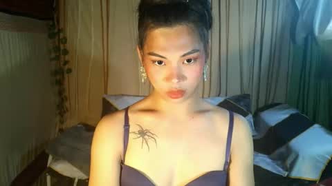 lovely_krizzy online show from February 3, 11:25 am