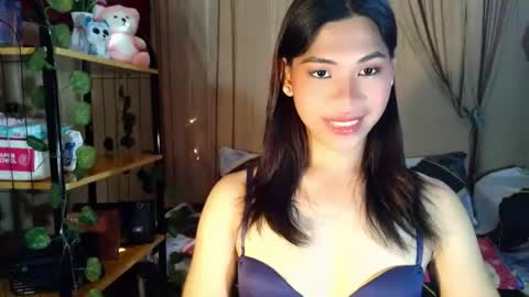 lovely_krizzy online show from February 24, 7:00 am