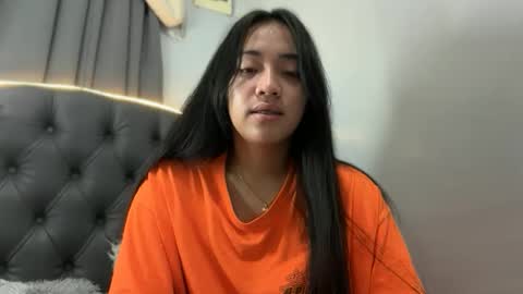 lovely_leah23 online show from February 9, 9:50 pm