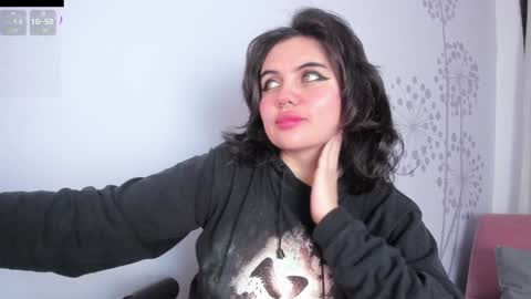 Snapshot of lovely_paris_01 chatting on February 7, 4:27 am Paris Rose online show from February 7, 4:27 am