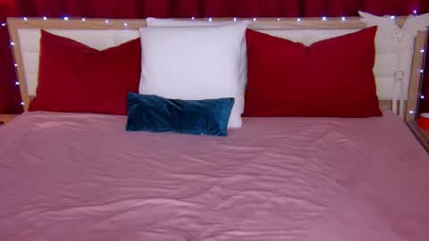 Caroline online show from October 2, 1:26 am