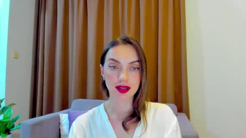 Mia online show from October 20, 10:31 am