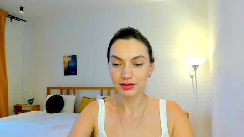 Mia online show from December 12, 10:34 am