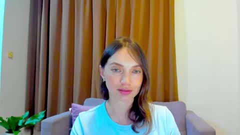 Mia online show from September 25, 1:51 pm