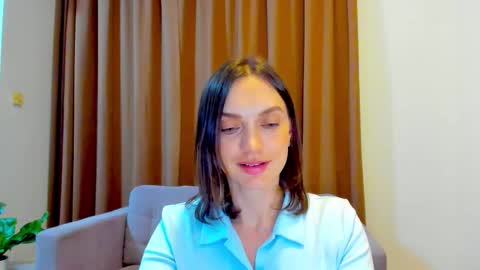 Mia online show from October 22, 10:51 am