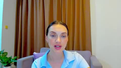 Mia online show from October 17, 11:47 am