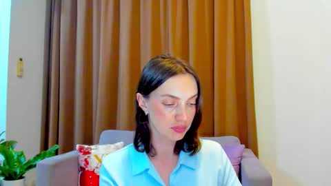 Mia online show from October 26, 2:18 pm