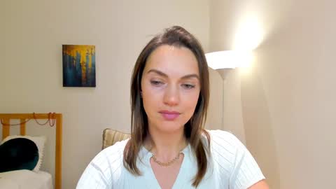 Mia online show from December 30, 1:25 pm